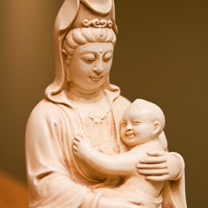 Statue of indian woman holding her infant.
